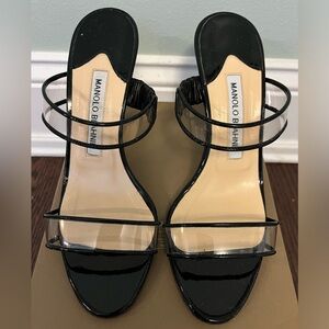 Manolo Blahnik women’s black heels